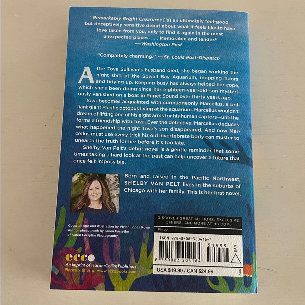 Remarkably Bright Creatures - Paperback - Picture 3 of 3